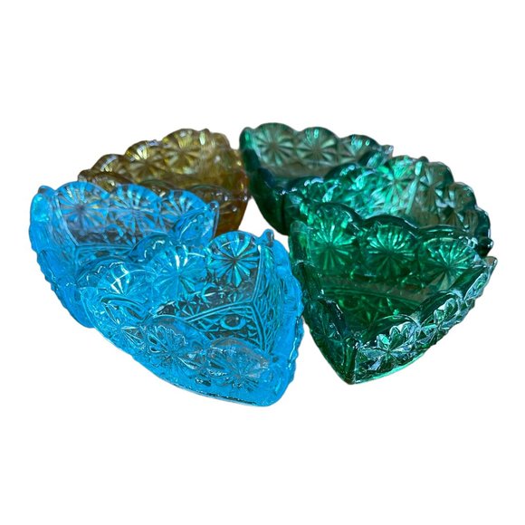 Vintage pinwheel scalloped edge triangle dish set - Picture 2 of 4